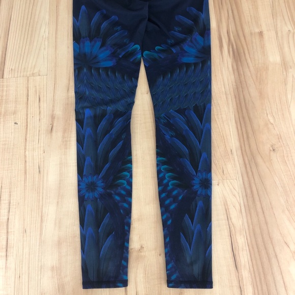 ALO yoga peacock leggings - Picture 3 of 5
